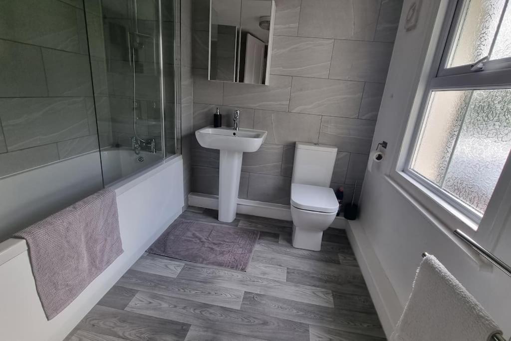 فيلا Entire House With Garden & Parking Nr Ashford Int المظهر الخارجي الصورة